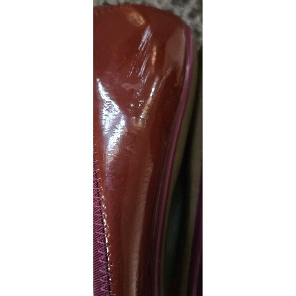 COACH Poppy Caper Ballet Flats Womens 8B Patent Leather Purple Bow Metal Charms - Picture 6 of 8